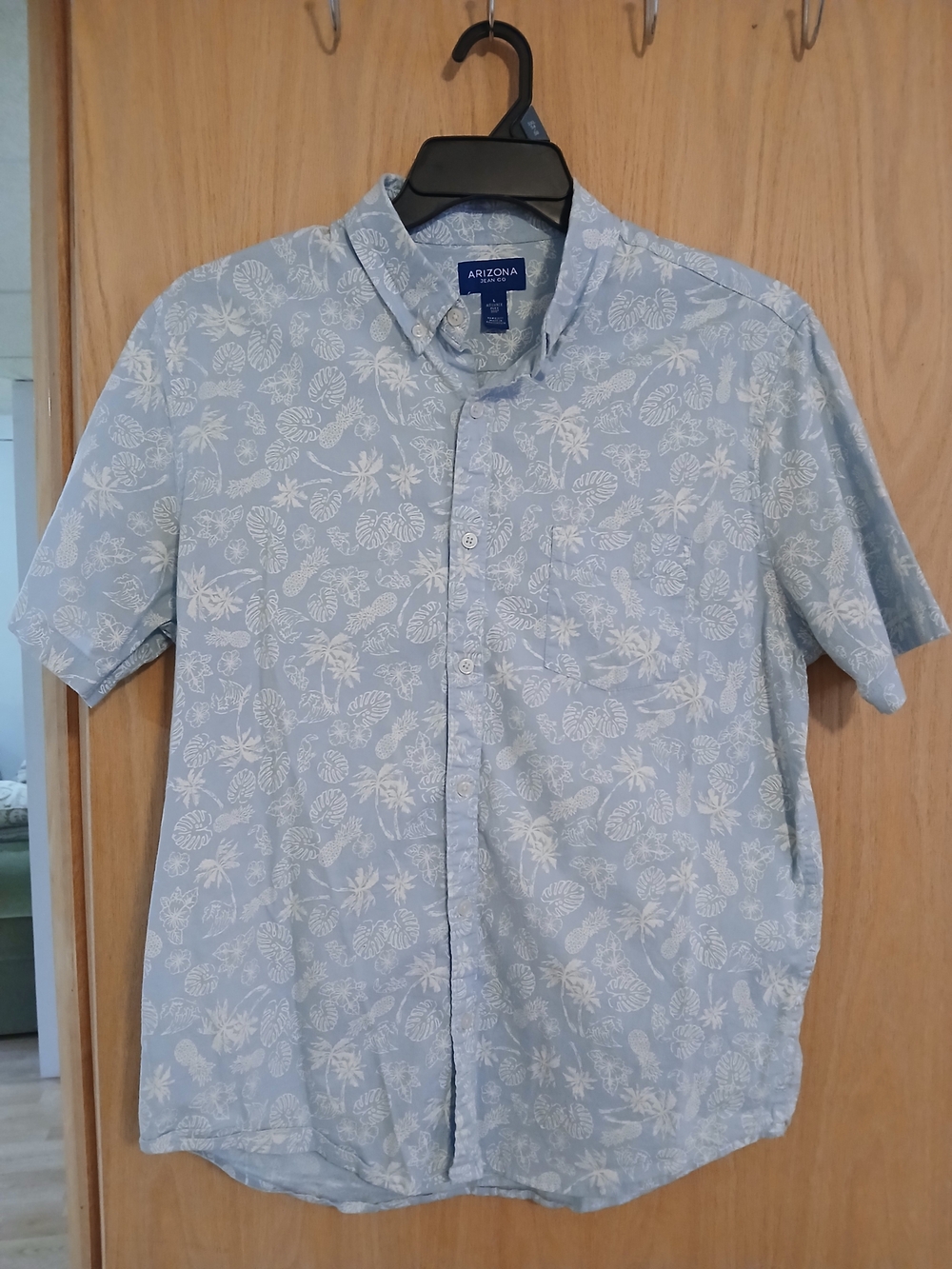 Arizona Jean Company Light Blue Short-Sleeve Floral Button-Up Shirt